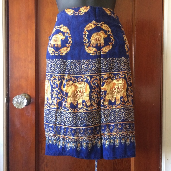🔹2 for $85🔹 Mini Wrap Skirt with Elephants - Picture 1 of 5